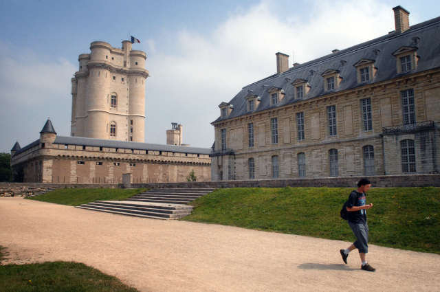 Touristes russes refoulées au Château de Vincennes : le ministère plaide un manque de « discernement